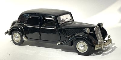 MAISTO. Citroën 15CV, métal laqué noir.