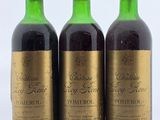 trois bouteilles de vin posées l'une à côté de l'autre sur une table