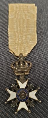 l'image d'une médaille surmontée d'une couronne