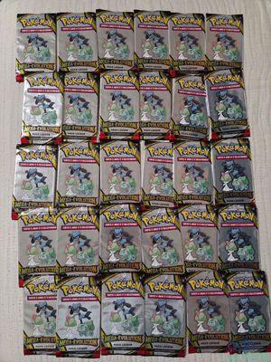 un gros plan sur une pile de cartes à collectionner Pokémon posée sur une table