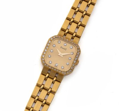 une photo d'une montre-bracelet pour femme dont le bracelet est orné de diamants