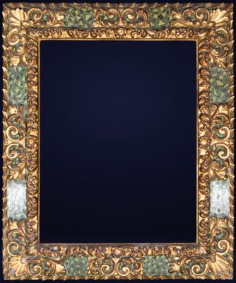 un cadre doré richement décoré sur fond noir