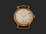 une montre en or avec un cadran blanc sur un fond noir