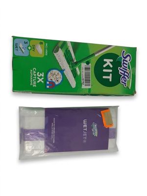 deux paquets de dentifrice et de brosses à dents posés l'un à côté de l'autre