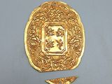 une image représentant une pièce d'or dans laquelle est enfoncé un couteau