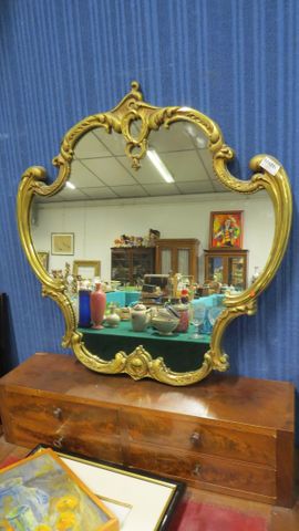 Miroir de style rocaille cadre métal doré H : 70