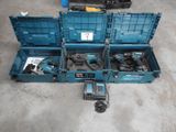 une boîte bleue avec des outils à l'intérieur sur le sol