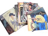 un grand nombre de livres posés sur une table