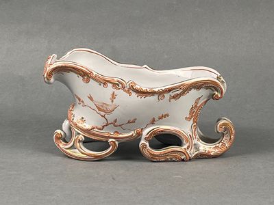 Emile GALLE (Lorraine). Belle bouquetière en forme de traîne… - Photo 1