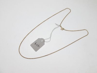 gros plan d'un collier auquel est attachée une étiquette