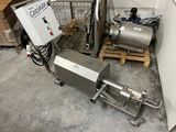 une machine qui se trouve dans le coin d'une pièce