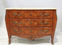 Commode en bois, placage et marqueterie ouvrant par trois ti…
