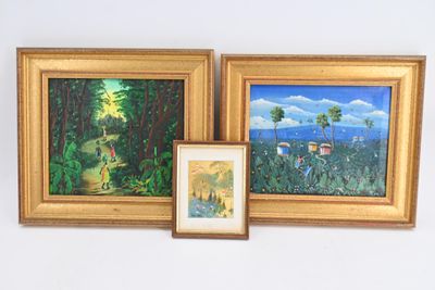 trois tableaux accrochés au mur l'un à côté de l'autre