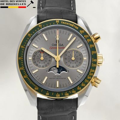 une image d'une montre en gros plan sur fond blanc