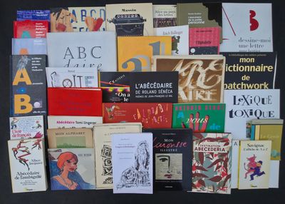 a lot of books that are on a black table