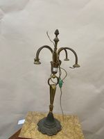 Candélabre en métal doré et patiné à quatre bras de lumière. (photo 3)
