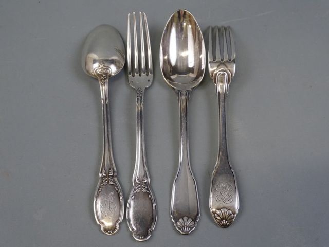 Argent Minerve : 2 fourchettes et 2 cuillères décor coquilles, mo...