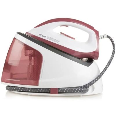 une image représentant un fer à vapeur rouge et blanc posé sur une surface blanche