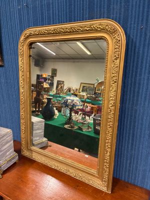 Miroir cadre bois et stuc doré.