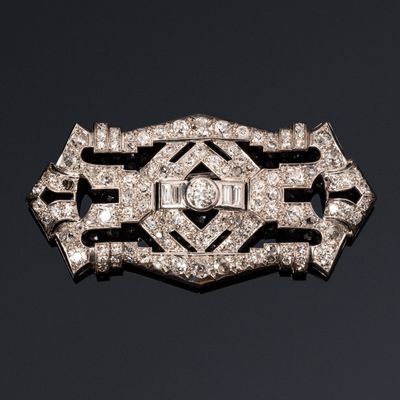 Broche plaque en platine, à décor géométrique ajouré, ornée … - Photo 1