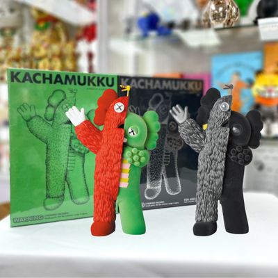 KAWS KACHAMUKKU ENSEMBLE DE 2 (Couleurs Original / Noir)