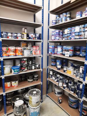 Stock de pots de peinture (dont entamés), coloris et contena… - Photo 1