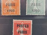 quatre timbres différents provenant de France, représentant notamment un homme et une femme