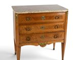 commode ancienne avec dessus en marbre et poignées en laiton