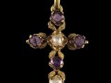 un pendentif en forme de croix en or, orné d'améthorate, de perles et d'améthorate