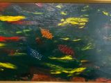 une photo d'un tableau représentant un poisson, dans un cadre doré
