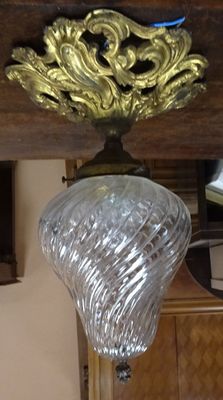 a light that is hanging from the ceiling in the room