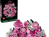 pink roses are arranged in a bouquet next to a black box
