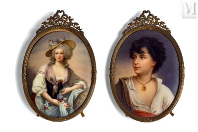 une paire de portraits de femmes coiffées de chapeaux et vêtues de robes, dans des cadres richement décorés