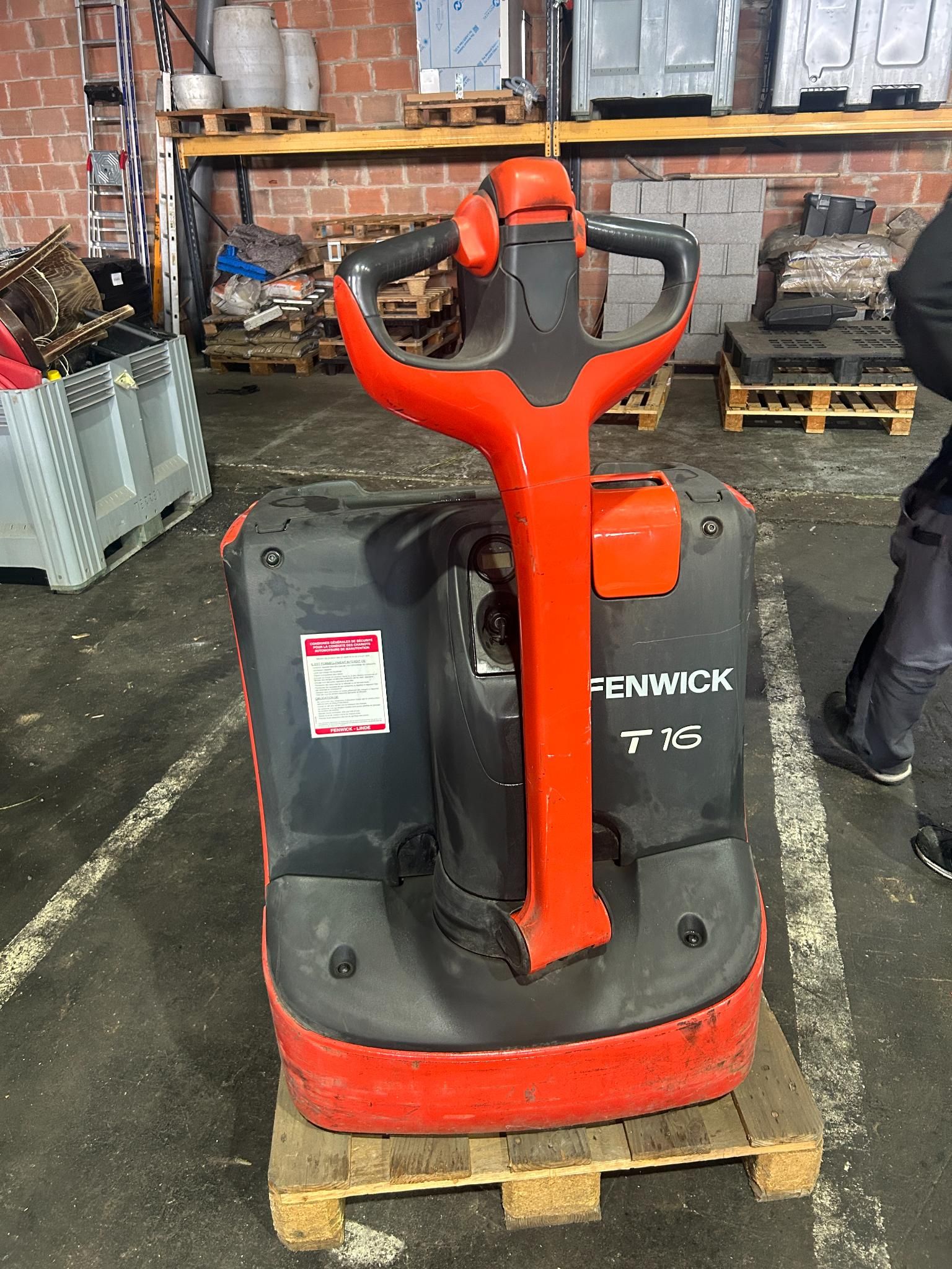 Transpalette Fenwick, pas de chargeur, ne s'allume pas, en l…
