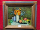une peinture représentant un vase de fleurs et de fruits sur une table
