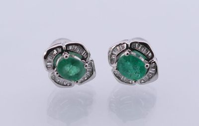 Paire de boutons d'oreilles en or blanc 750%°.