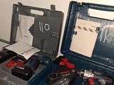 de nombreux outils posés ensemble sur une table