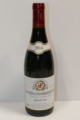 une bouteille de vin posée sur une table