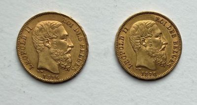 two gold sovereigns, one of which has a head of a man and the other of a woman