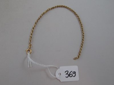 une photo d'un bracelet en chaîne dorée sur lequel figure une étiquette de prix