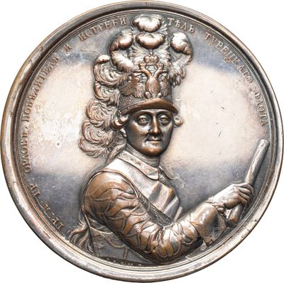 une image représentant une médaille d'argent sur laquelle figure un homme tenant un couteau