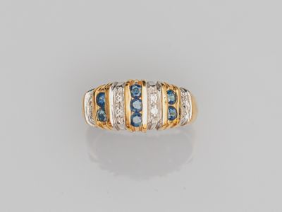 une bague en saphir et diamant