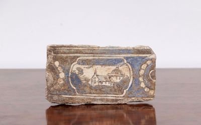TURQUIE. Carreau en faïence polychrome, à décor d'édifice re…