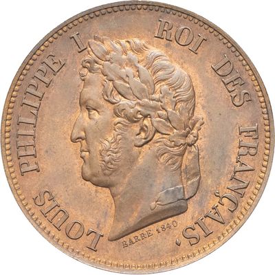 gros plan d'une pièce de monnaie sur fond blanc