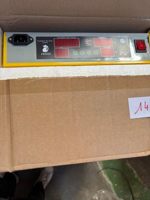 une boîte sur laquelle est fixé un compteur et qui contient ce compteur