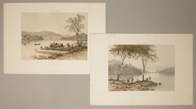 deux reproductions encadrées représentant une scène fluviale avec un bateau et des personnes sur la rive