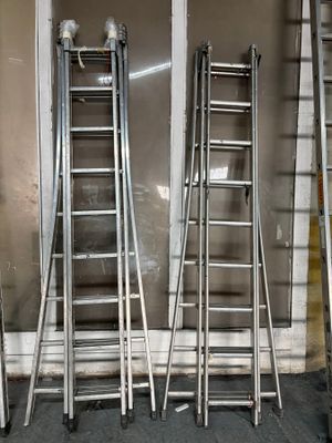 Deux échelles escabeaux GENRIES - 3 fois 9 barreaux. - Photo 1