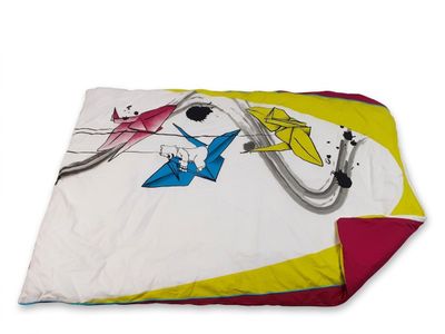 COUVETTE - Ce drap plat arbore des motifs de grues en origam…