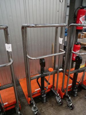1 GERBEUR MANUEL CAPACITE 400Kg, A PLATEAU