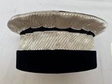 gros plan d'un chapeau sur la tête d'un mannequin